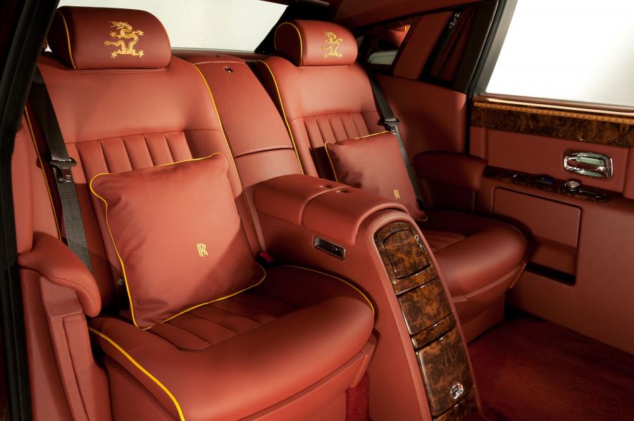  Rolls-Royce Phantom Year of The Dragon 2012 года  (фото 7 из 11)